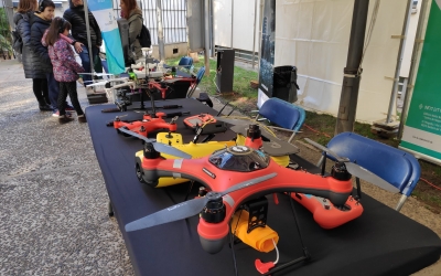 Als visitants els crida l'atenció que també hi hagi drons submarins |Pau Duran